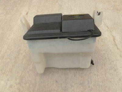 1998 Ford Expedition XLT - Window Washer Reservoir with Motorcraft Pump2